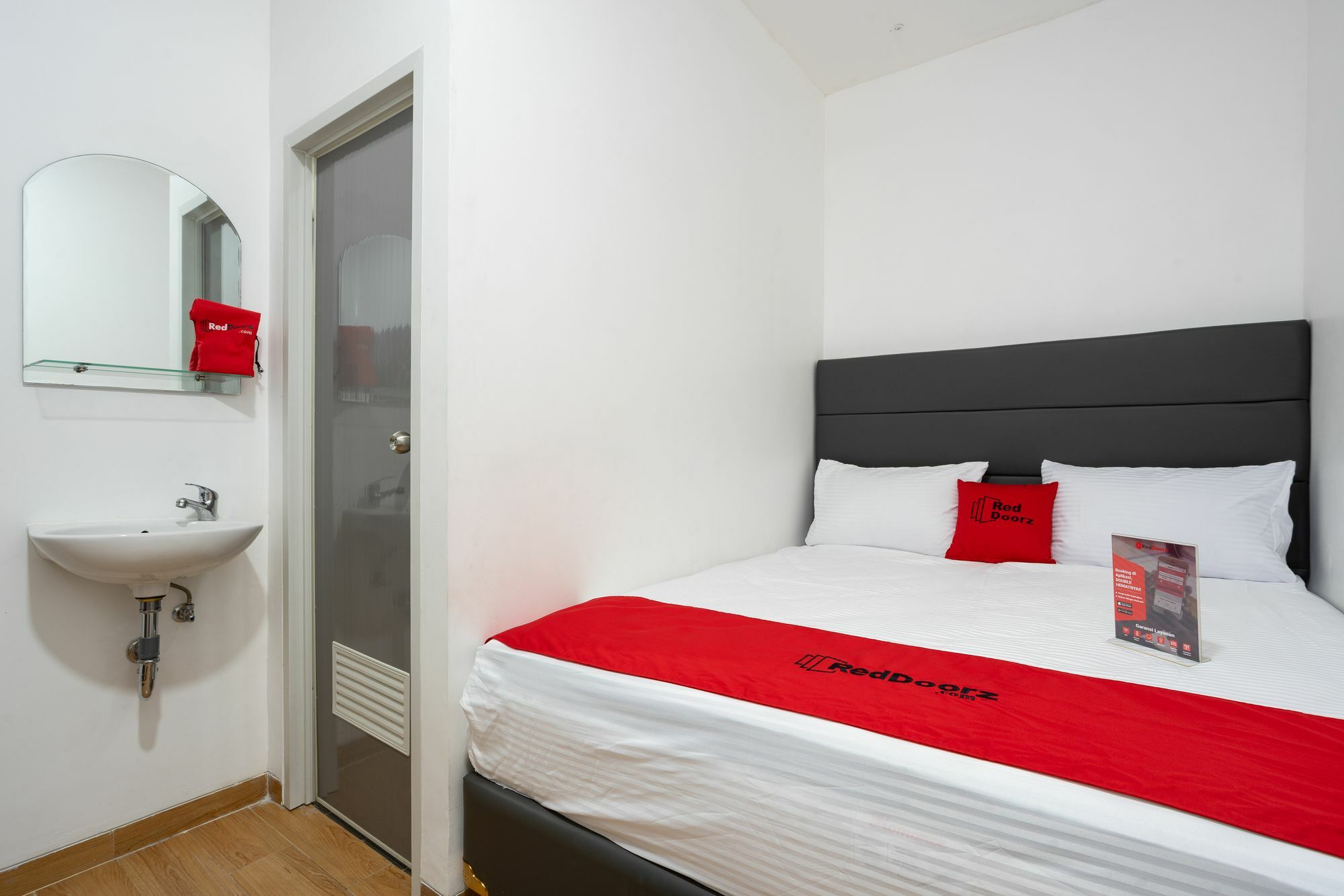 Reddoorz Plus @ Danau Sunter Utara Jakarta Exterior photo